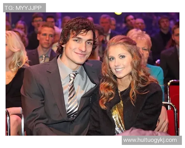 女子偶遇足球明星意外互动引发热议视频瞬间感动无数网友